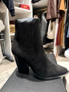 Saint Laurent Theo Chelsea boot